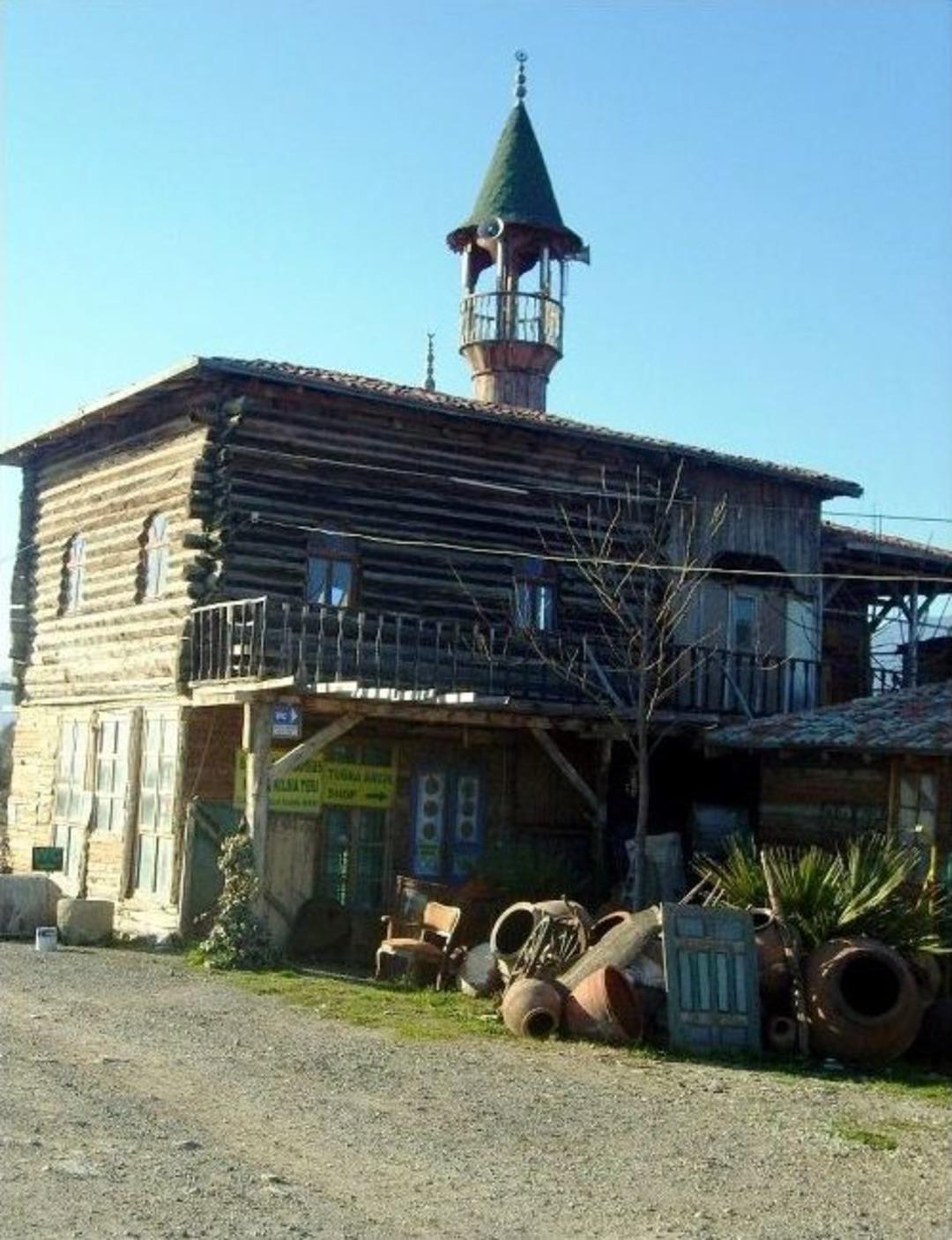 Edremit&rsquo;teki 85 Yıllık Portatif Cami &Ccedil;orum&rsquo;a Geri G&ouml;t&uuml;r&uuml;l&uuml;yor