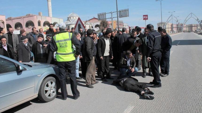 Otomobilin &Ccedil;arptığı Yaşlı Adam Hayatını Kaybetti