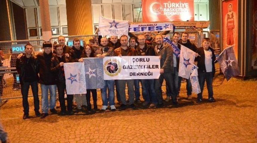 &Ccedil;orlulu Gazeteciler Efes Ma&ccedil;ını Trib&uuml;nde İzledi