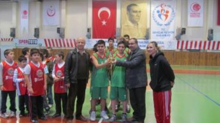 Nevşehir Belediyesi Spor Kul&uuml;b&uuml; Basketbol&rsquo;da Şampiyon Oldu