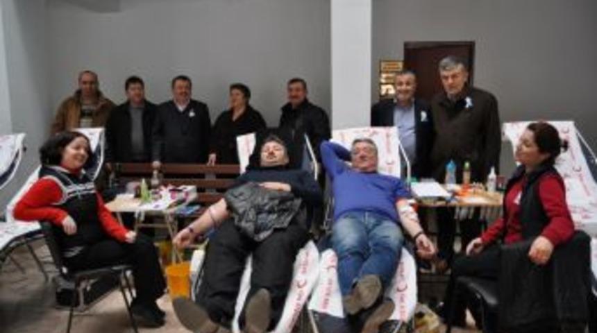 Alaplı'da Vergi Haftasında 115 &uuml;nite kan toplandı