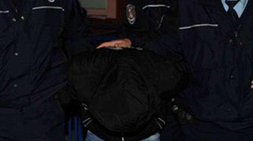 2.5 yaşındaki kızının yanında eşini boğdu