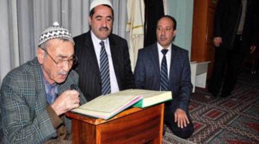 83 Yaşında Kur'an &Ouml;ğreniyor