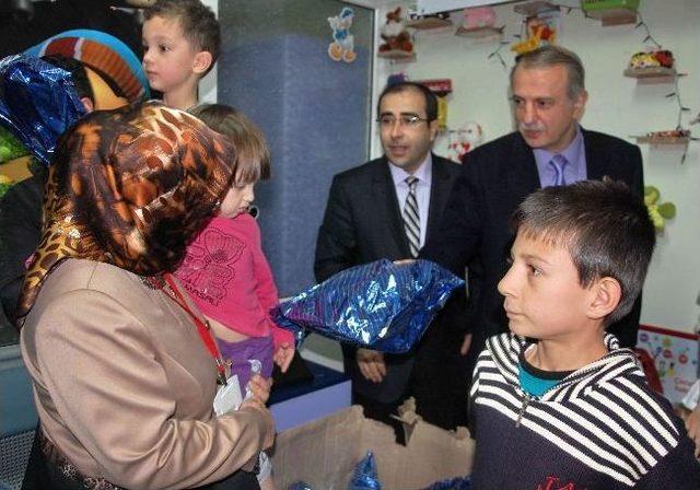 Başkan Karahan’dan Hasta Çocuklara Oyuncak 1