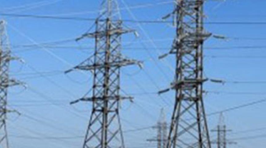 Kablo &ccedil;alarken akıma kapıldılar