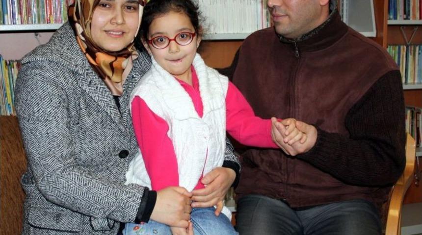 19 Numara G&ouml;zl&uuml;kle G&ouml;ren K&uuml;&ccedil;&uuml;k Semanur, Tedavi Olmazsa G&ouml;zlerini Kaybedecek