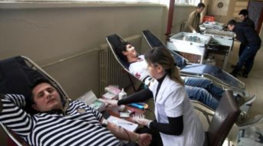 Gediz Meslek Y&uuml;ksekokulu'ndan Kan Bağışı