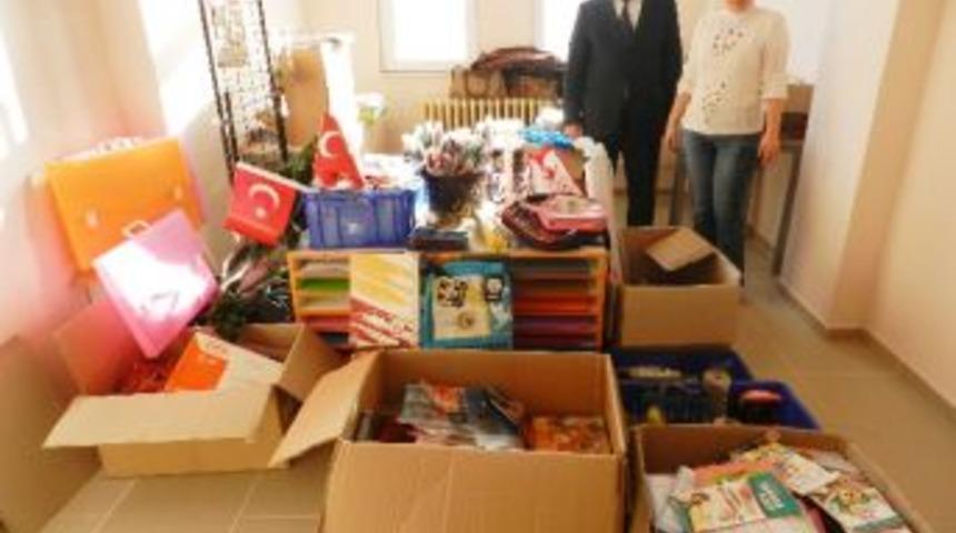 Kırtasiyesini Engelliler Okulu’na Bağışladı