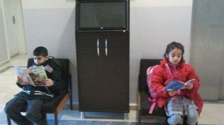 Bu Okulda Herkes Kitap Okuyor