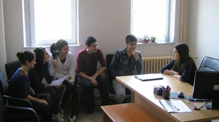 Anadolu &Ouml;ğretmen Lisesi'nde Eğitim Ko&ccedil;luğu Uygulaması