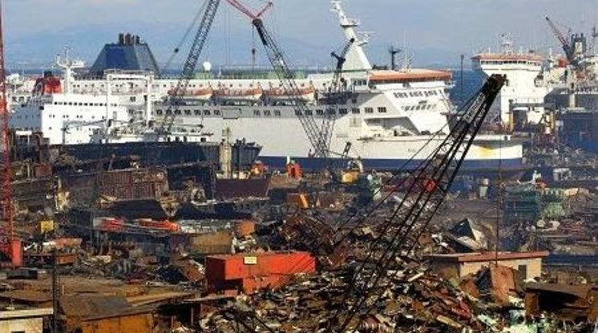 &Ccedil;evre Bakanlığı Bu Sefer Gemileri D&ouml;n&uuml;şt&uuml;rd&uuml;