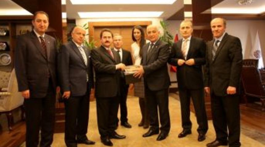 Kızılay Genel Başkanı A. L&uuml;tfi Akar Vali Başk&ouml;y'&uuml; ziyaret etti