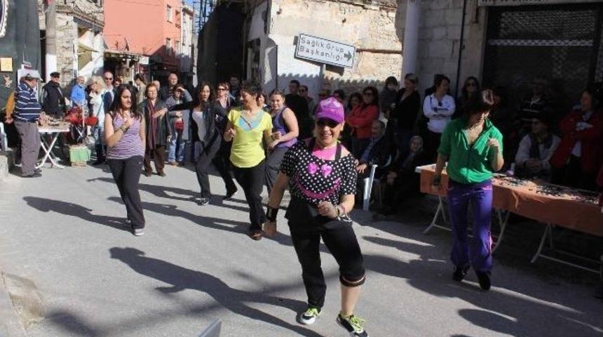 Urla Sanat Sokağı Renkli G&uuml;nler Yaşatıyor