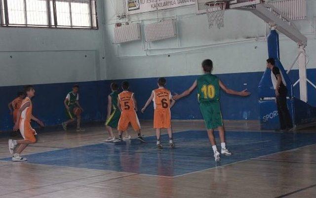 Kulüpler Arası Basketbol Müsabakası Başladı