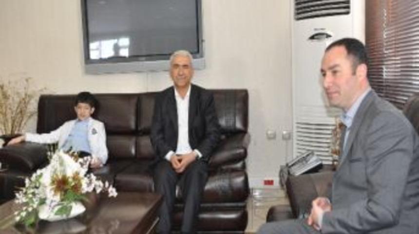 Eski Batman Belediye Başkanı Kalkan&rsquo;dan, Belediyeye Ziyaret