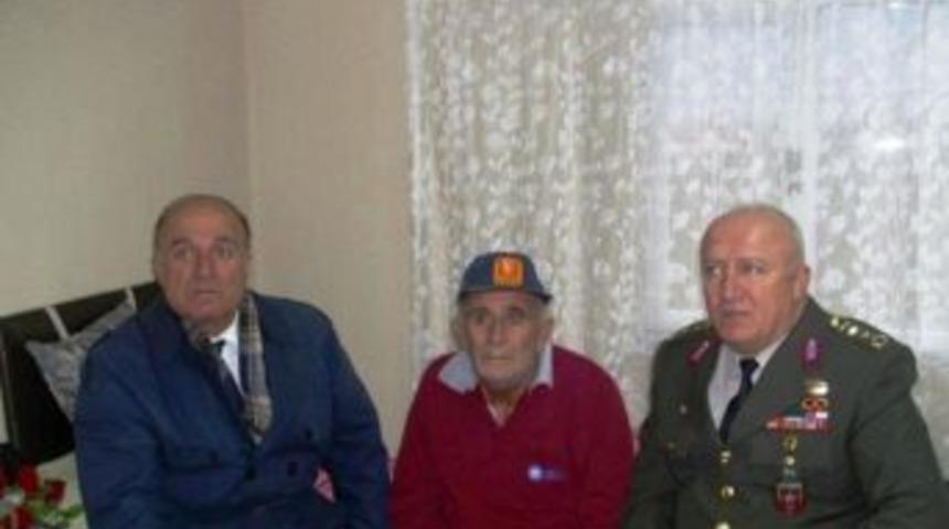 Alay Komutanından Gaziye Ge&ccedil;miş Olsun Ziyareti