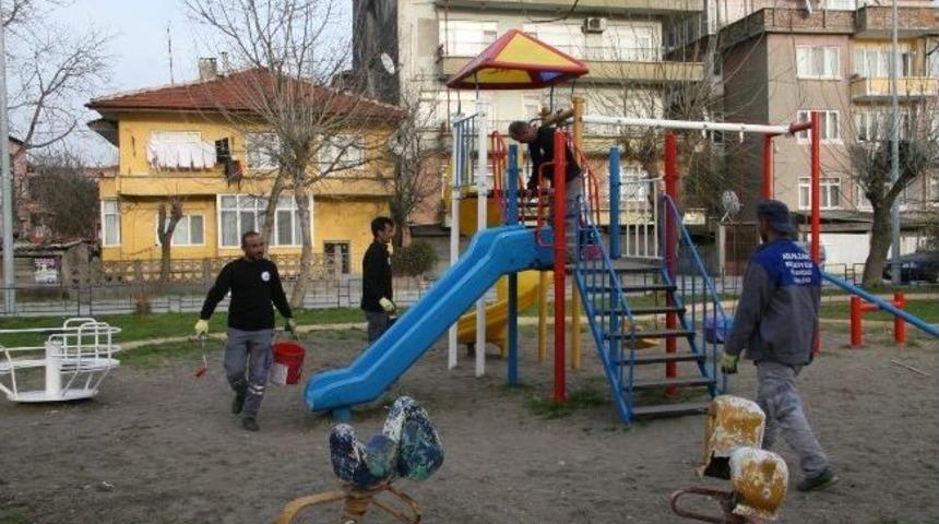 &Ccedil;ocuk Oyun Parkları Bahara Hazırlanıyor