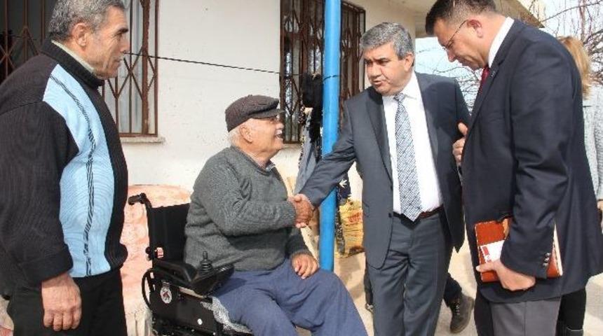 Başkan Tursun&rsquo;dan Tekerlekli Sandalye