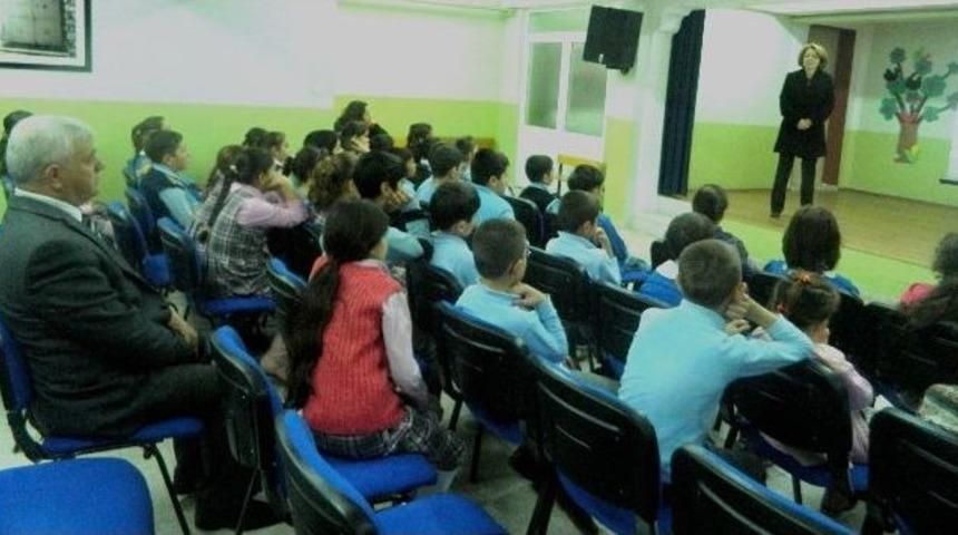 Okul Sağlığı Eğitimleri S&uuml;r&uuml;yor