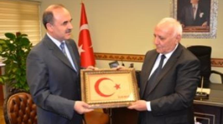 Azeri Vekilden Vali Erol'a ziyaret