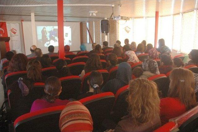 Hakkari’de “kadın Olmak” Çalıştayı