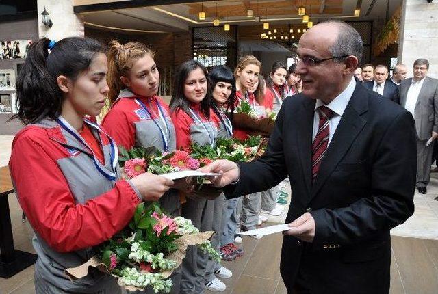 Avrupa Şampiyonları Kahvaltıda Protokolle Buluştu