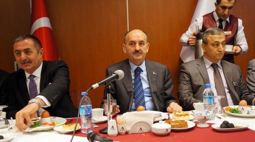 M&uuml;ezzinoğlu: Diyanet, Anne S&uuml;t&uuml; Bankasında Dinen Sakınca Olmadığını Bildirdi