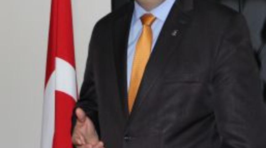 İzmirli Vekilden Hakan Ş&uuml;k&uuml;r&rsquo;e Destek: Meclis'te 50 Arnavut Vekil Var