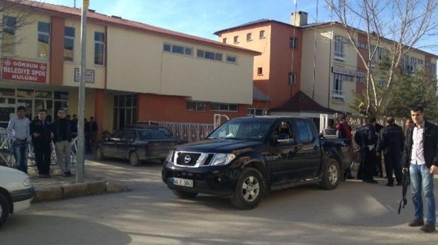 İhalede Bı&ccedil;aklı Kavga:3 Yaralı