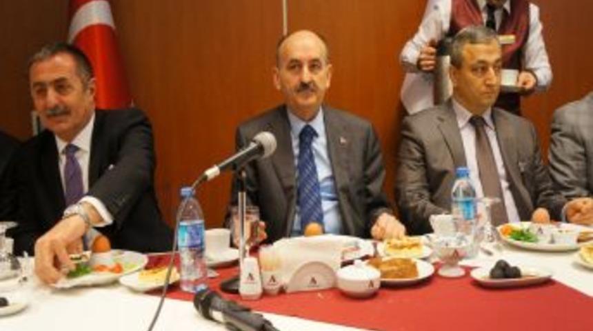 Sağlık Bakanı M&uuml;ezzinoğlu: Sigarayı Bırakan 110 Kişiye Takım Elbise Aldım