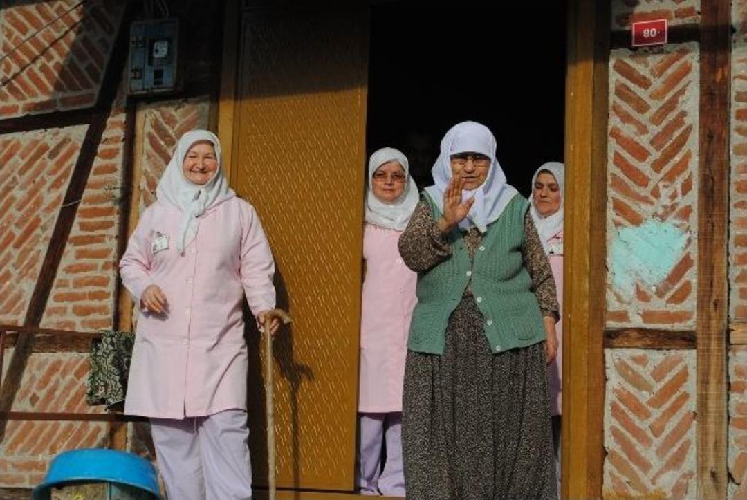 Evde Yaşlı Bakım Hizmetleri Vatandaşın Herşeyiyle İlgileniyor