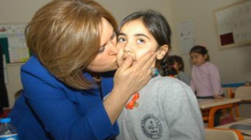 Belediye Meclis &Uuml;yesi Polat'tan Ilk&ouml;ğretim &Ouml;ğrencilerine Bilgisayar