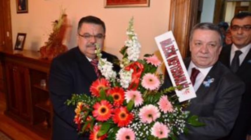 Ziyarete geldi, başkanı &uuml;ye yaptı