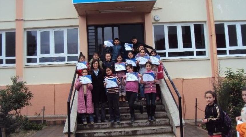 Model U&ccedil;ak Kursiyeri &Ouml;ğrenciler Sertifika Aldı