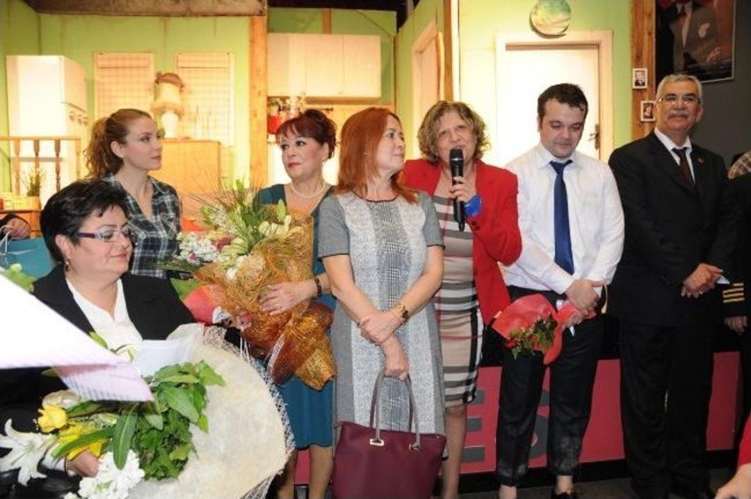 Tiyatrokare Manisalılarla Buluştu