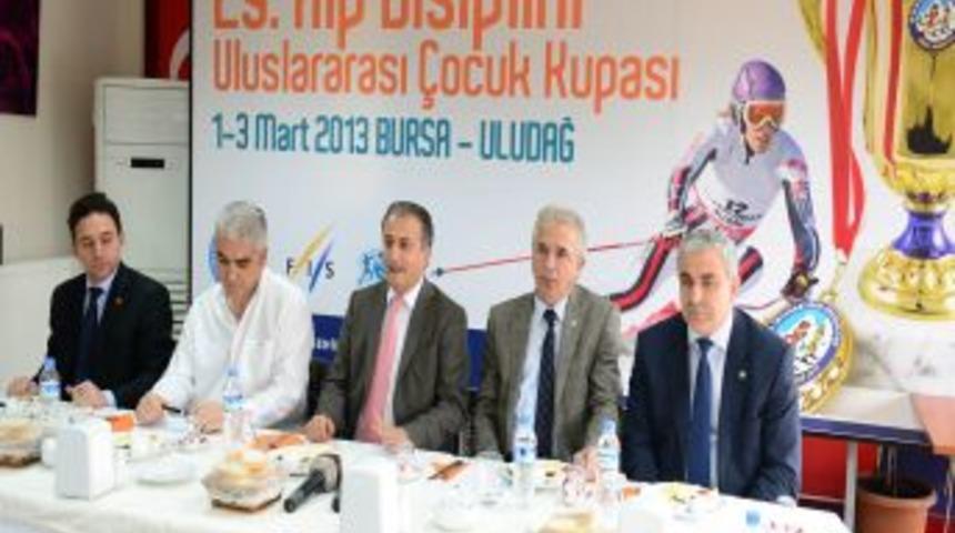 Uluslararası Alp Disiplinli &Ccedil;ocuk Kupası'nda 87 Kayak&ccedil;ı M&uuml;cadele Edecek