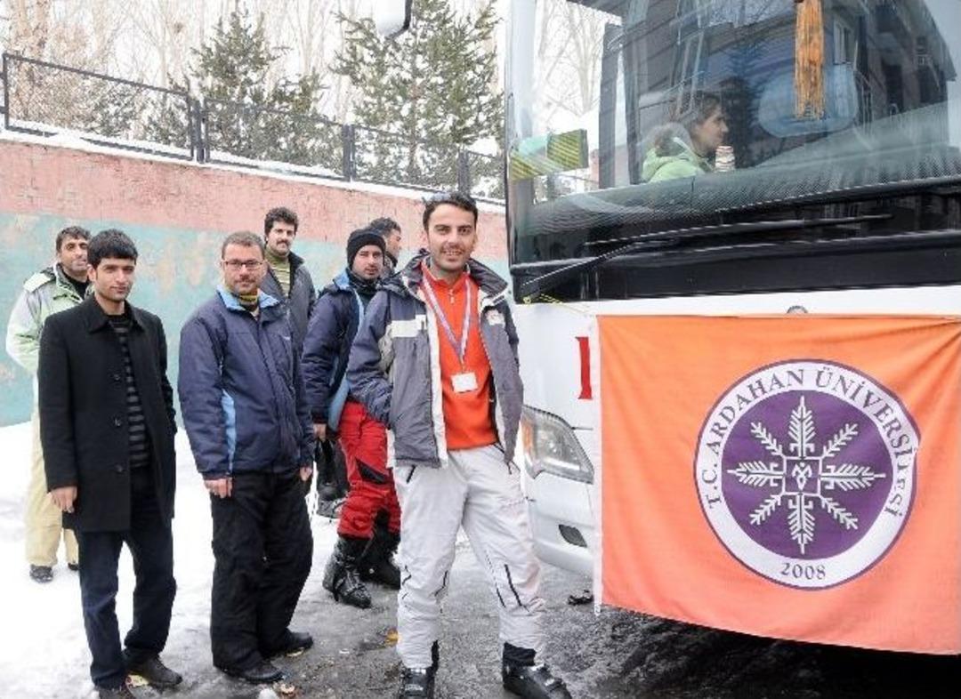 Ar&uuml;&rsquo;l&uuml; Akademisyenler Ve &Ouml;ğrenciler Sarıkamış&rsquo;a &Ccedil;ıkartma Yaptı