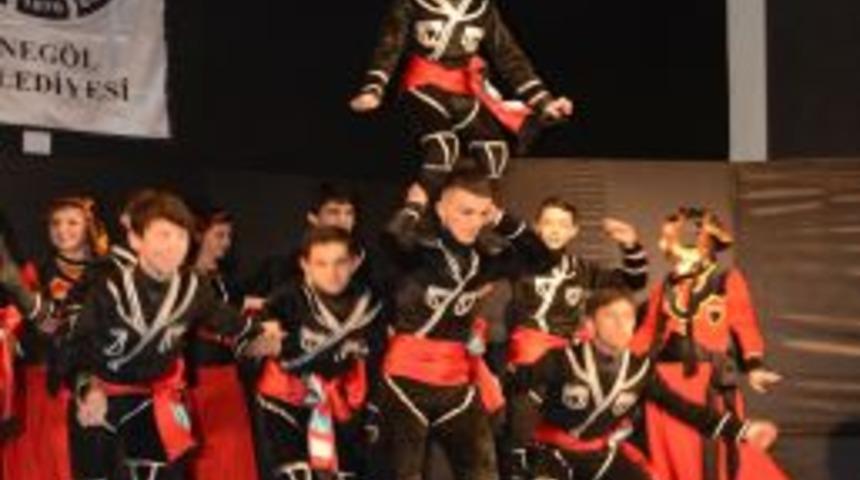 Kafkas Tiyatro Topluluğu Ilk Oyununu Sahneledi