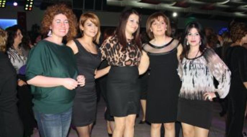 Aydın Bah&ccedil;eşehir Koleji'nden anlamlı destek gecesi