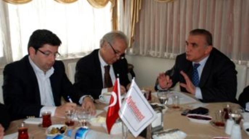 "Başbakan deneme yanılma metodu ile &uuml;lkeyi y&ouml;netiyor"