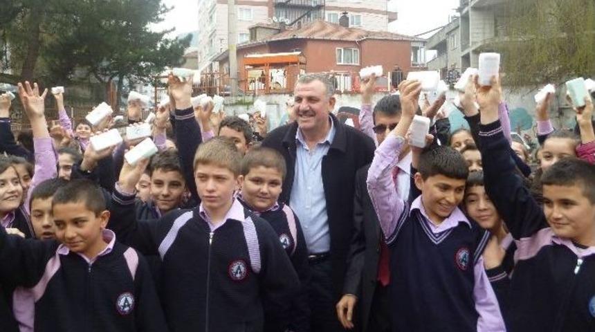 Belediyeden &Ouml;ğrencilere Diş Seti