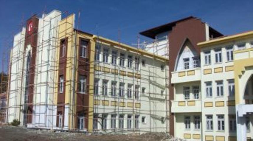 Kadışehri&rsquo;ne Yapılan 24 Derslikli Lise Okul Inşaatında Sona Gelindi