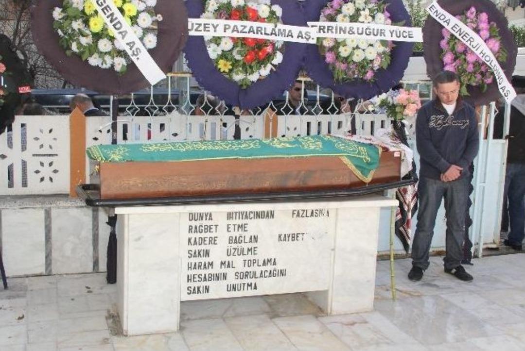 Kazada &Ouml;len İki &Ccedil;ocuk Annesi Nazilli'de Defnedildi