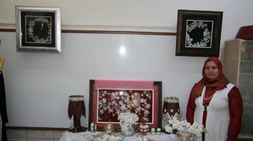 Sungurlulu Kadınlar Koza&rsquo;dan &Ccedil;i&ccedil;ek &Ccedil;ıkarıyor