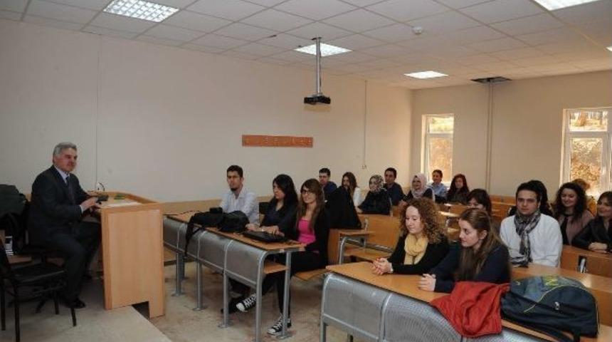 Sa&uuml;&rsquo;de &Ouml;ğrenci Algılarının Değerlendirme Toplantısı Yapıldı