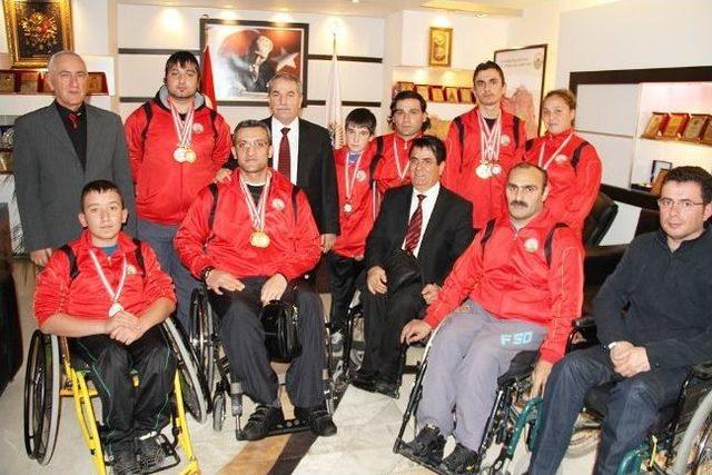 Demirtaş'tan Engelli Sporculara Tebrik