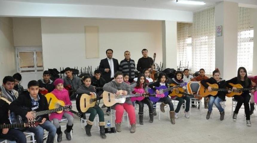 Yerk&ouml;y&rsquo;de &Ouml;ğrencilerden Gitar Kursuna Yoğun İlgi