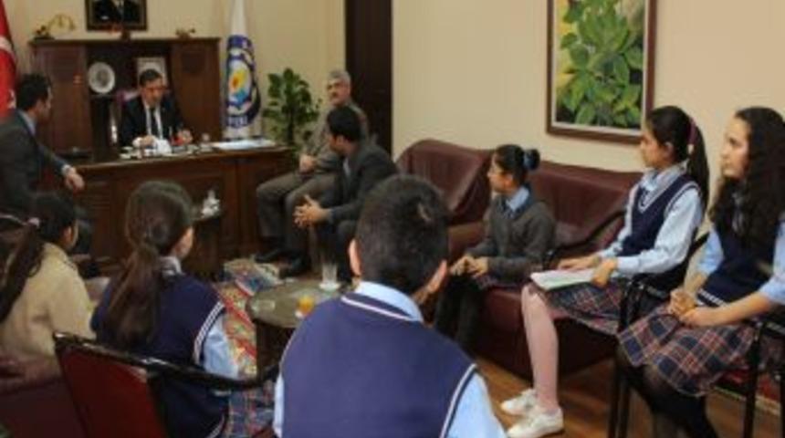 İlk&ouml;ğretim &Ouml;ğrencileri Başkan Zenbilci Ile R&ouml;portaj Yaptı