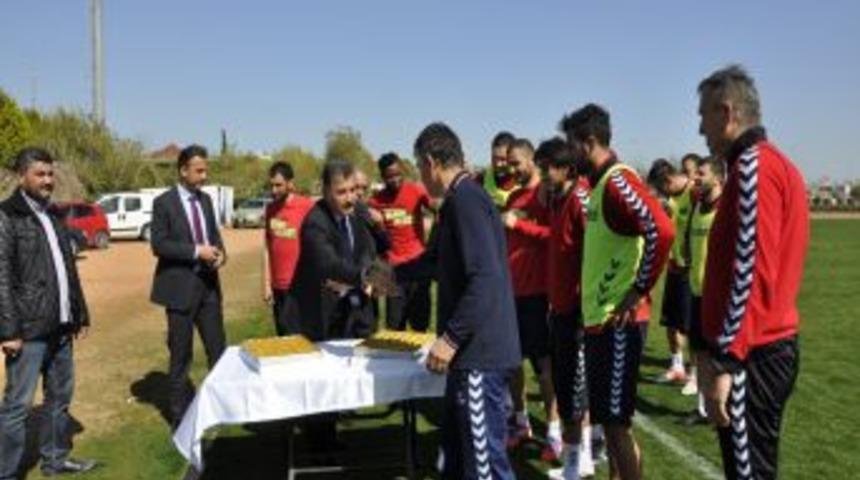 Toroslar Belediye Başkanı Tuna'dan Mersin İdman Yurdu'na Moral Ziyareti