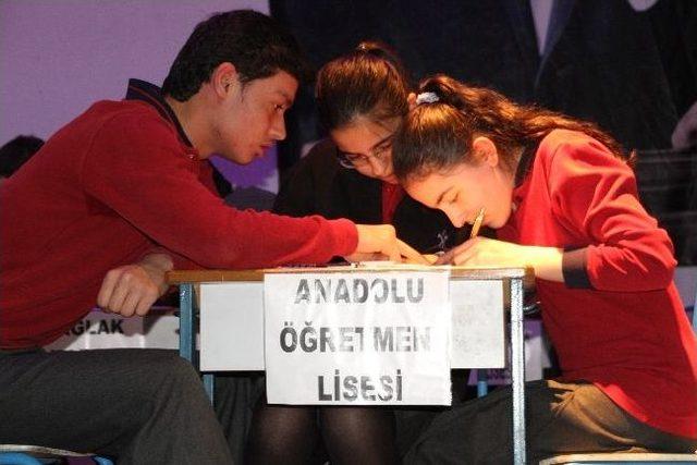 Akhisar'da Bilgi Yarışmasının Şampiyonu, Anadolu Öğretmen Lisesi